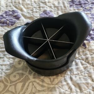 Pampered Chef Black Fruit And Vegetable Slicer